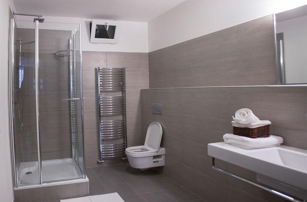 River View Apartments Hotel Bratislava Eksteriør billede