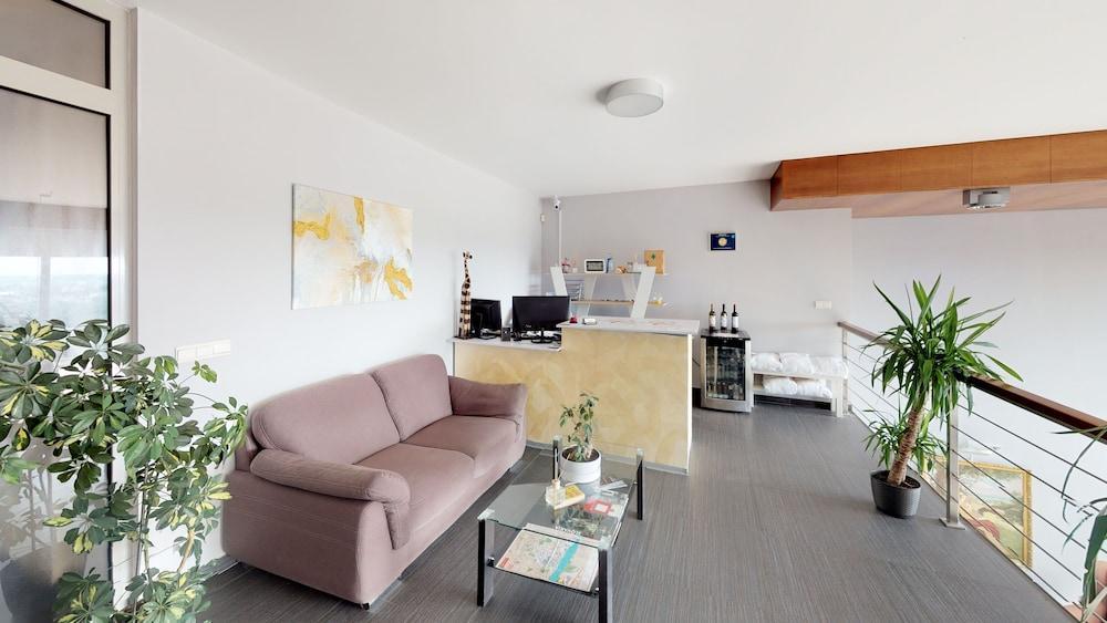 River View Apartments Hotel Bratislava Eksteriør billede