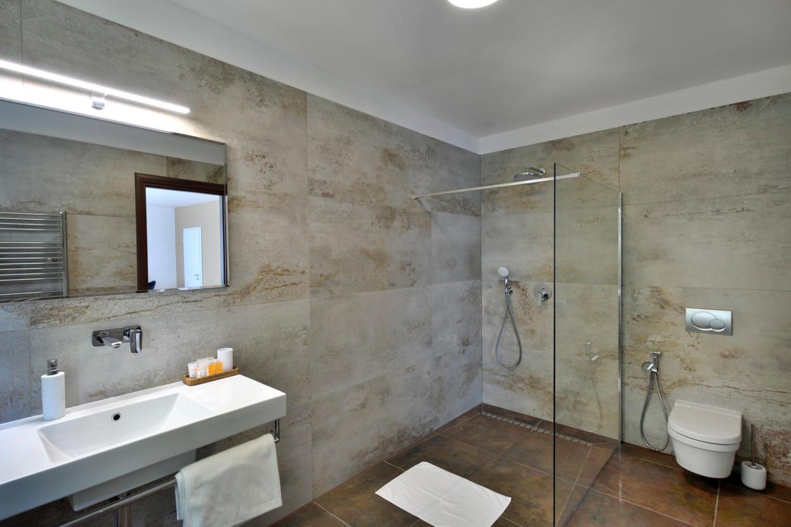 River View Apartments Hotel Bratislava Eksteriør billede