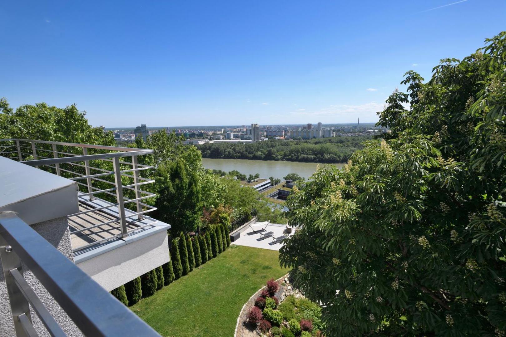 River View Apartments Hotel Bratislava Eksteriør billede